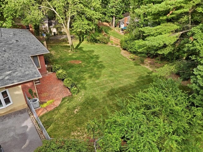 Building Photo - 205 S Palisades Dr