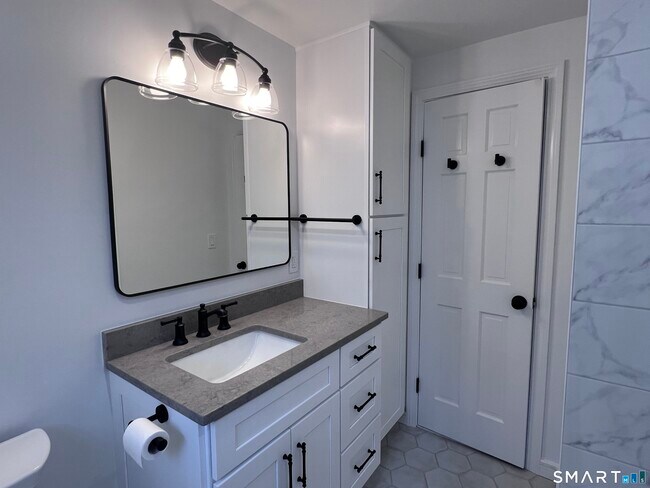 Building Photo - 65 Roseville St