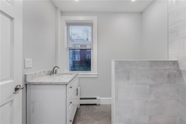 Building Photo - 10 Braman St