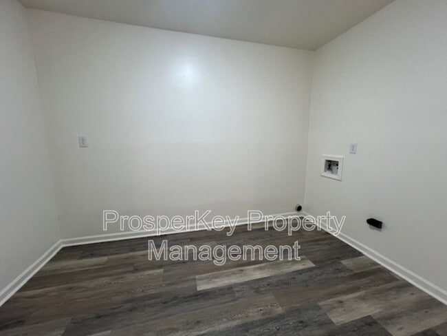Building Photo - 3465 Melrose Dr