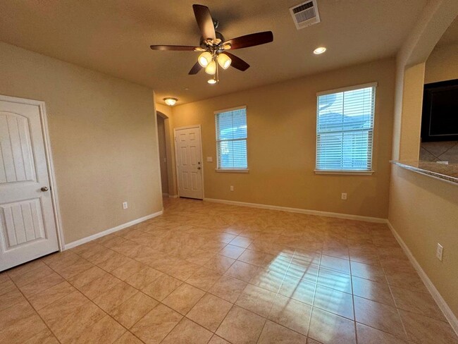 Building Photo - 2880 Donnell Dr