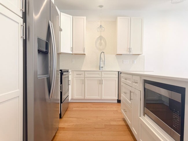 Building Photo - 3-Bedroom Home with Flex Room, Pool Access, and Stainless Steel Appliances Near Downtown Cookeville