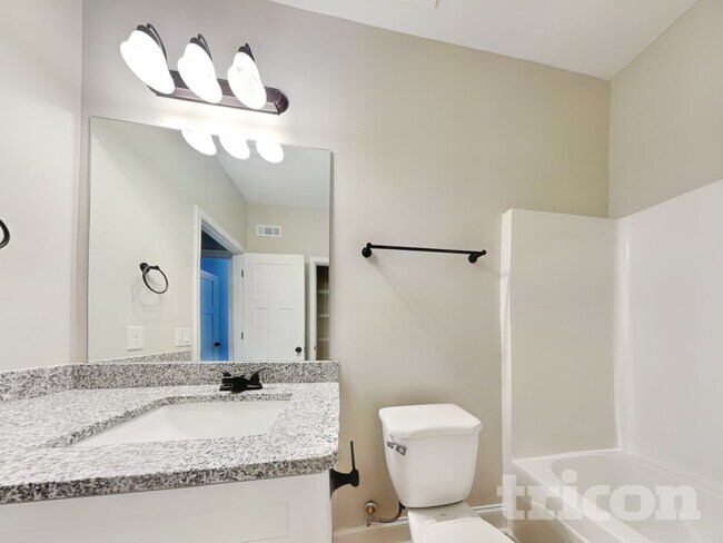 Building Photo - 319 Arbor Cir