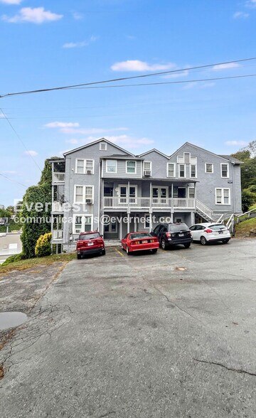 Primary Photo - 32 Woodlawn Dr