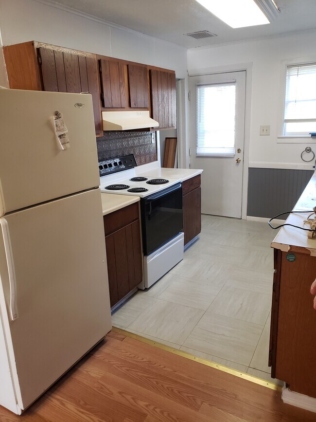 Kitchen - 156 E King St