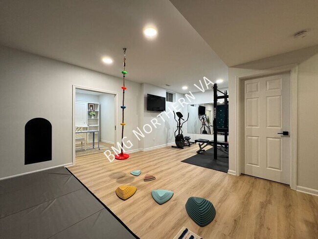 Building Photo - 5654 Governors Pond Cir
