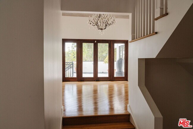 Building Photo - 1355 Bobolink Pl