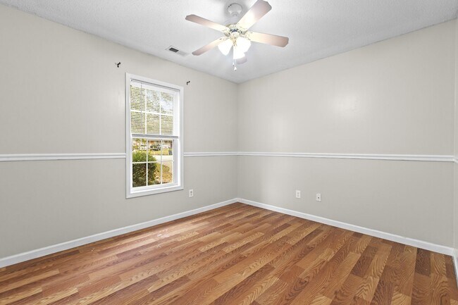 Building Photo - 206 Chokecherry S