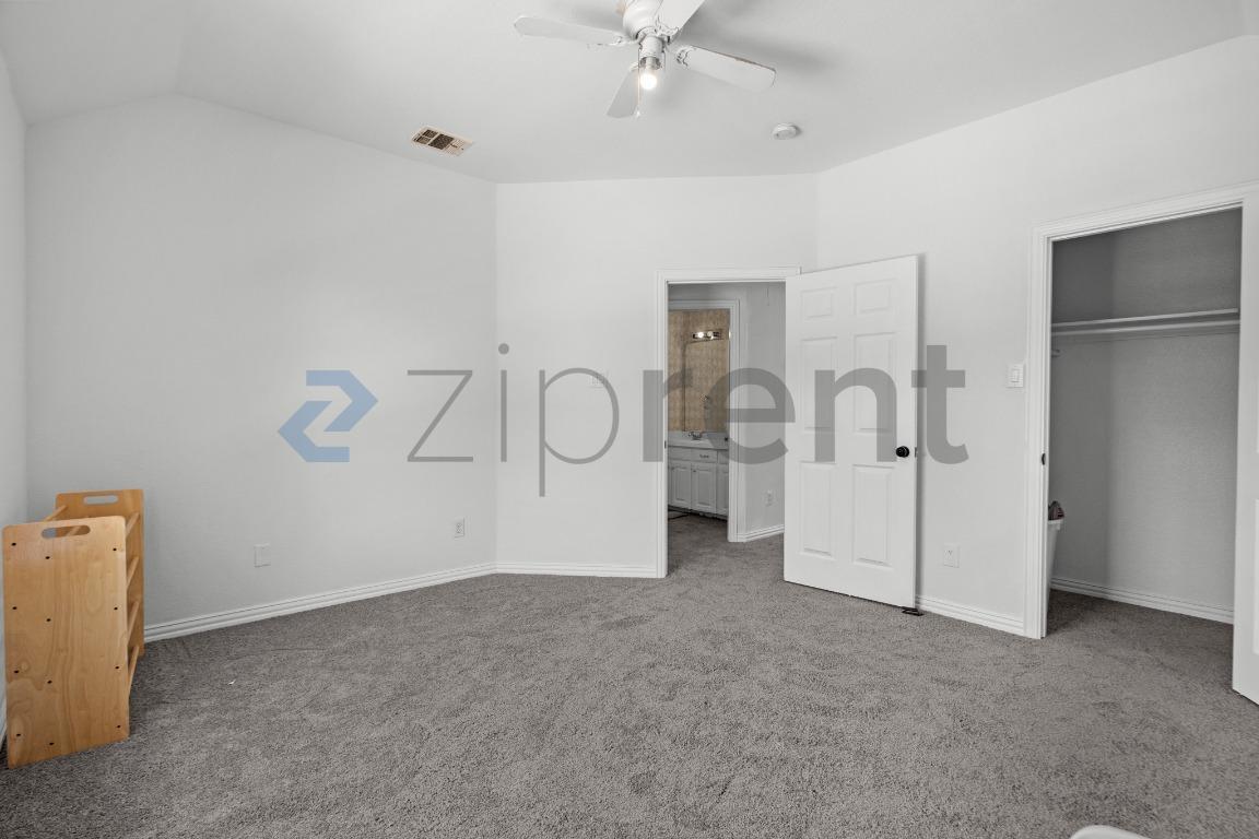 Building Photo - Unit