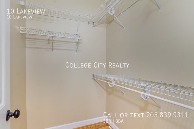 Building Photo - 10 Lakeview