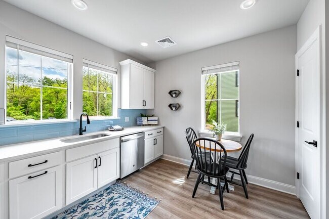 Building Photo - 182 Excelsior Ave