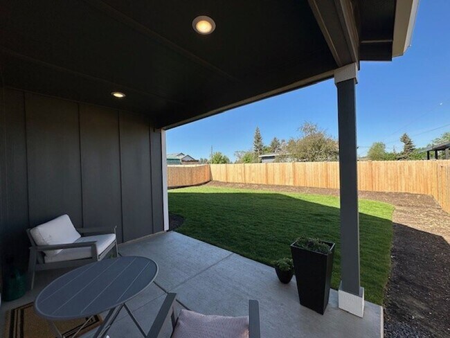 Building Photo - MOVE IN SPECIAL - Beautiful Newer 3 Bedroom / 2 Bath Home in NE Madras