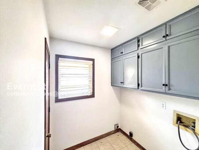 Building Photo - 37 Crossgates Dr
