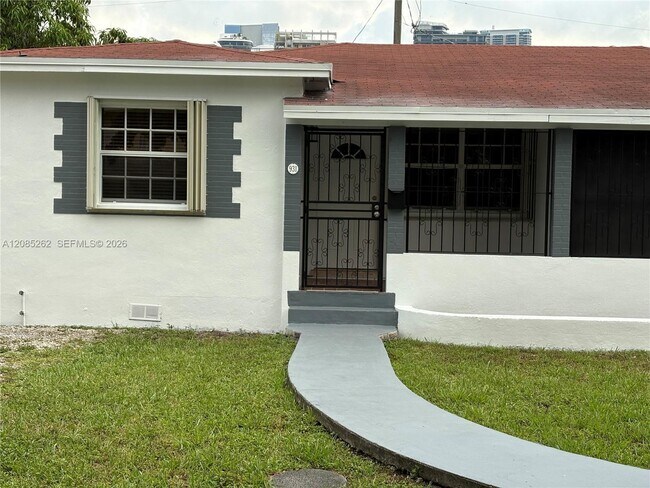 Building Photo - 931 SW 6th Ave