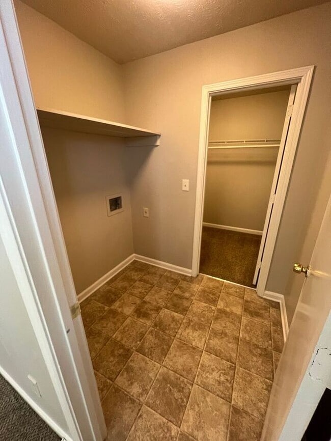 Building Photo - Finally a 2 bedroom 1.5 bath townhome READY NOW!