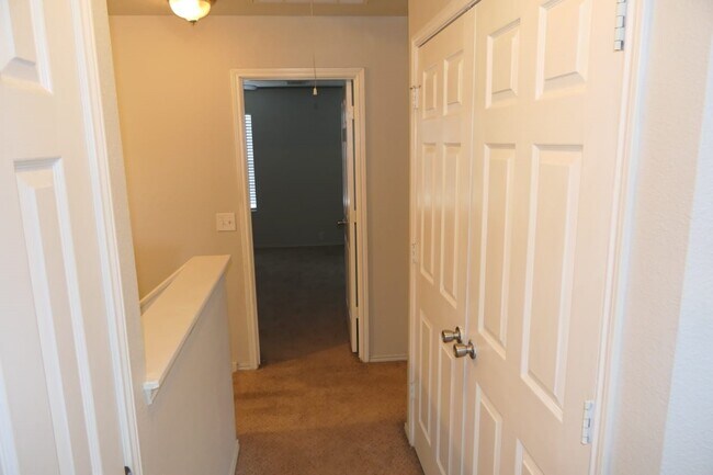 Building Photo - 2114 Vlg Xing Trl