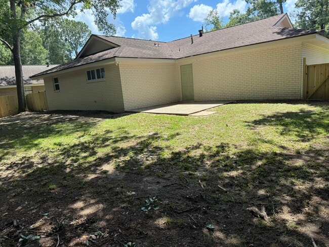 Building Photo - 104 Comanche Dr
