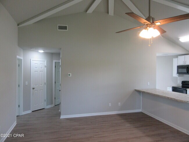 Building Photo - 1300 Grace Ave