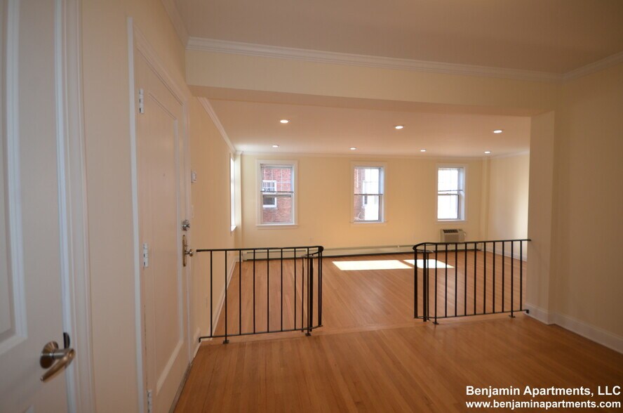 Building Photo - 41 Auburn St