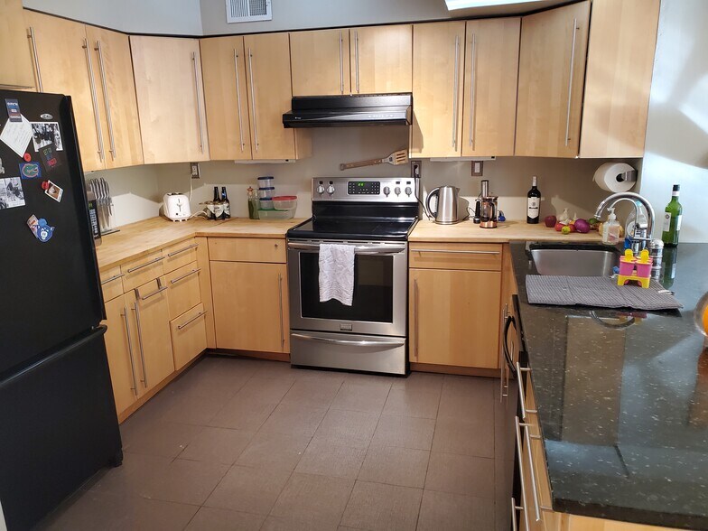 Kitchen would delight a serious chef - 1429 Corcoran St NW