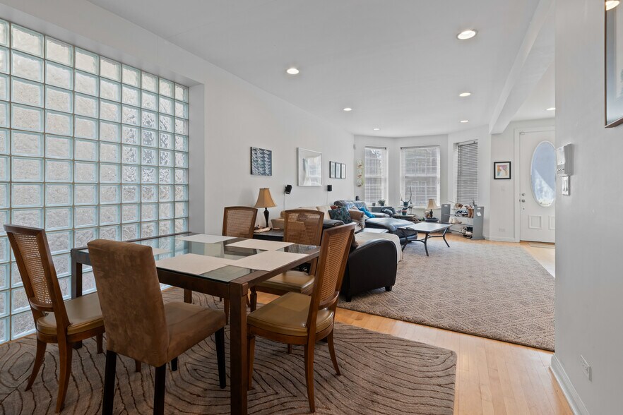 Building Photo - 2715 N Marshfield Ave