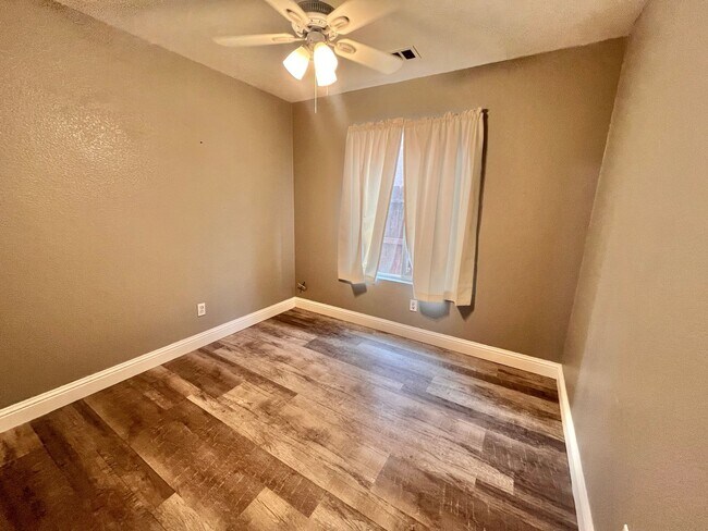 Building Photo - Charming 4 Bedroom, 2 Bath Home in a Quiet...