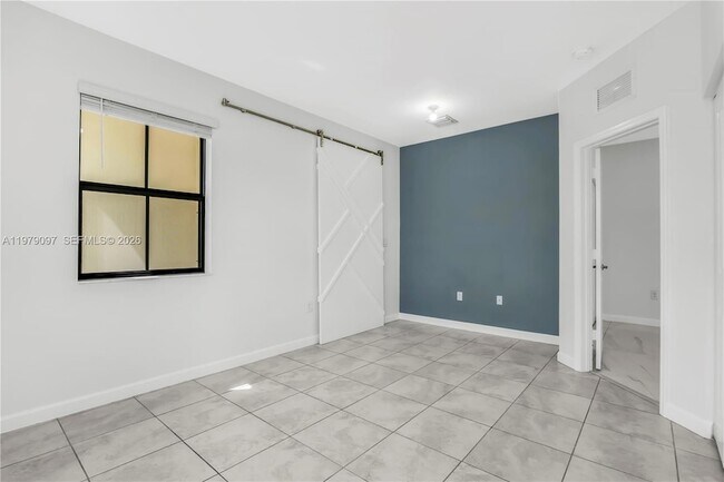 Building Photo - 2541 SE 1st St