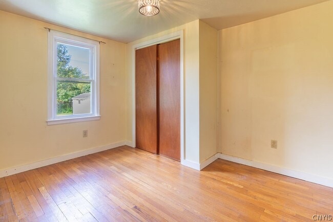 Building Photo - 104 Van Mara Dr