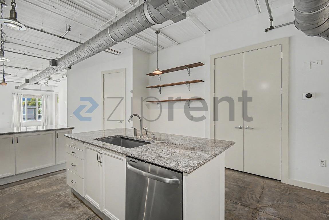 Building Photo - Unit 203