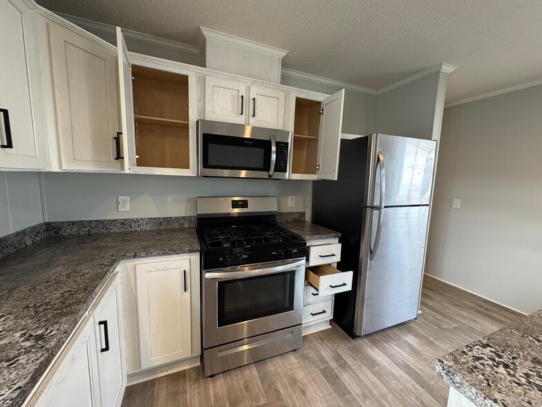 Building Photo - 2022 Marmoor Dr