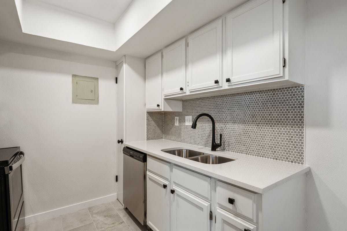 Building Photo - 2600 Penny Ln