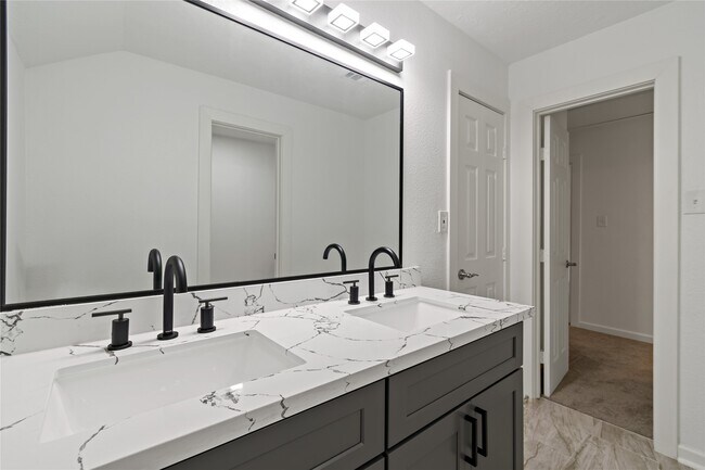 Building Photo - 5303 Lookout Mountain Dr