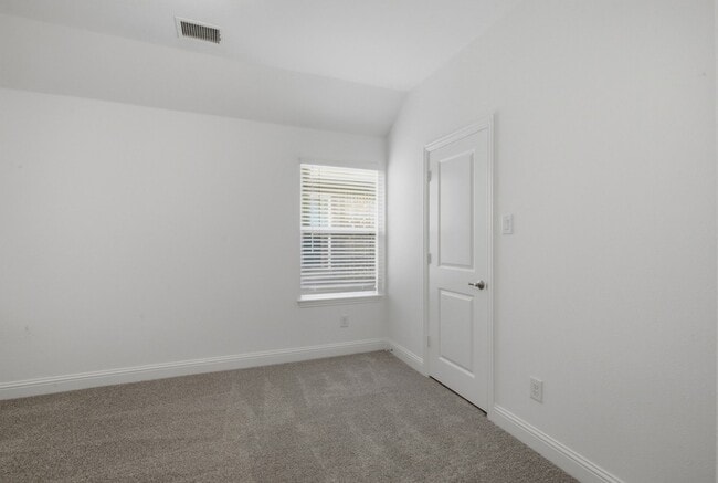 Building Photo - 2911 Hanscom St