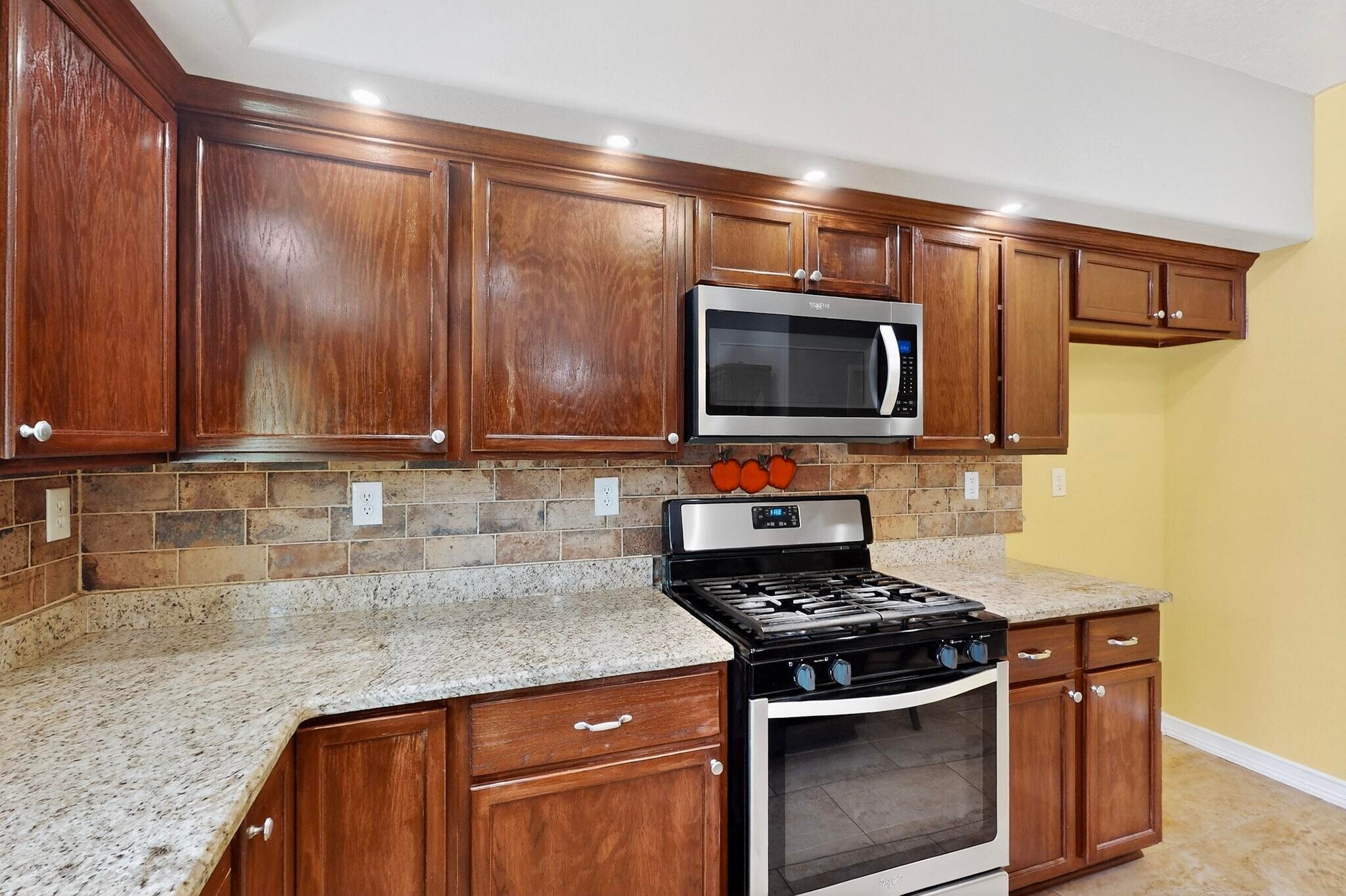 Building Photo - 244 Glenridge Park Ln NE
