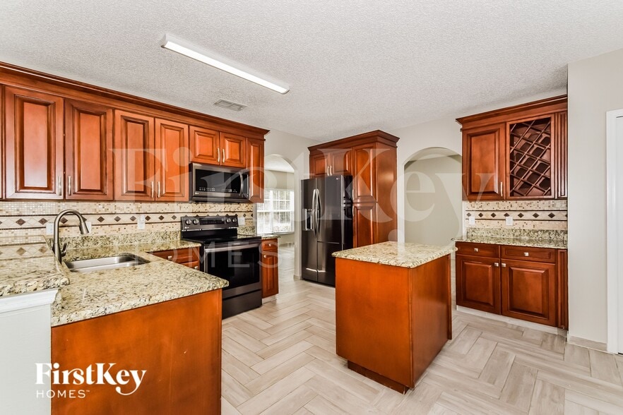 Building Photo - 654 Parakeet Ct