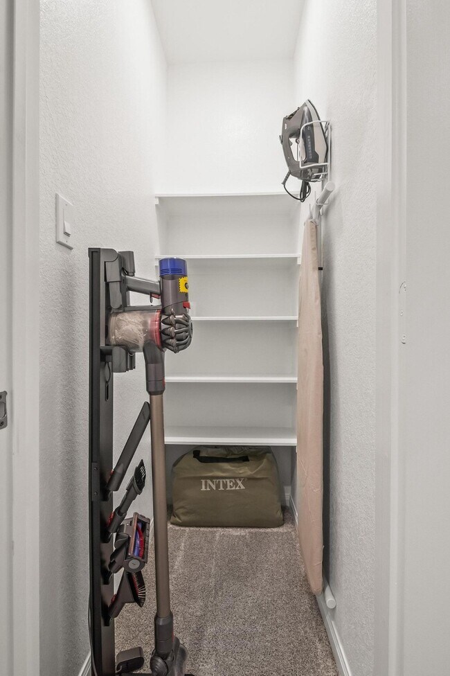 Building Photo - 5511 Cuerta St