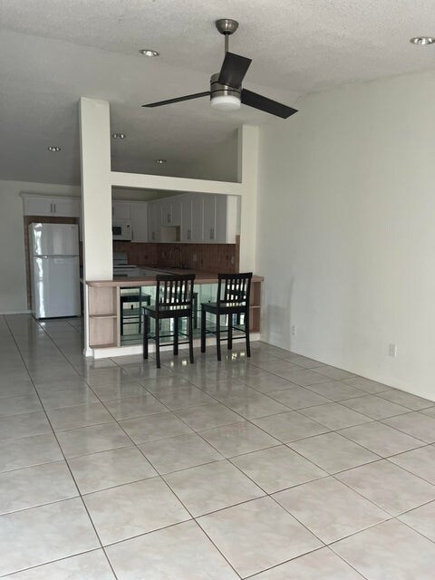 Building Photo - 4423 Woodstock Dr