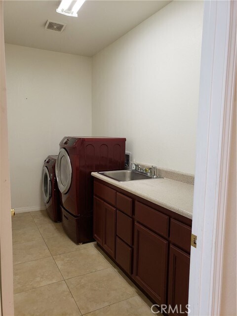 Building Photo - 7117 Silverwood Dr