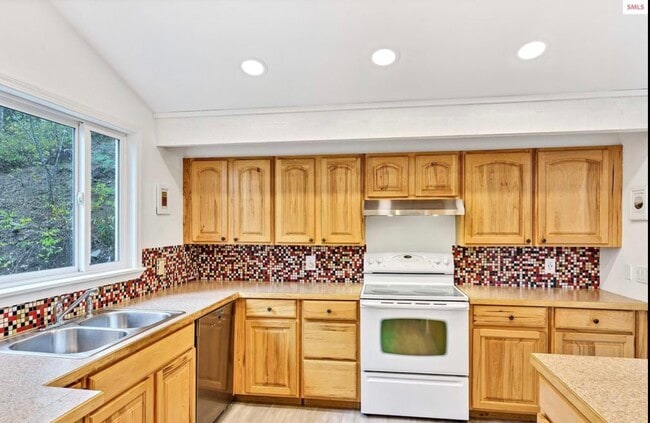 Building Photo - 275 Kelley Creek Rd