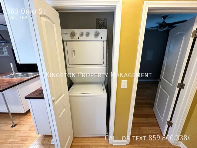 Building Photo - Stunning 1 Bedroom!