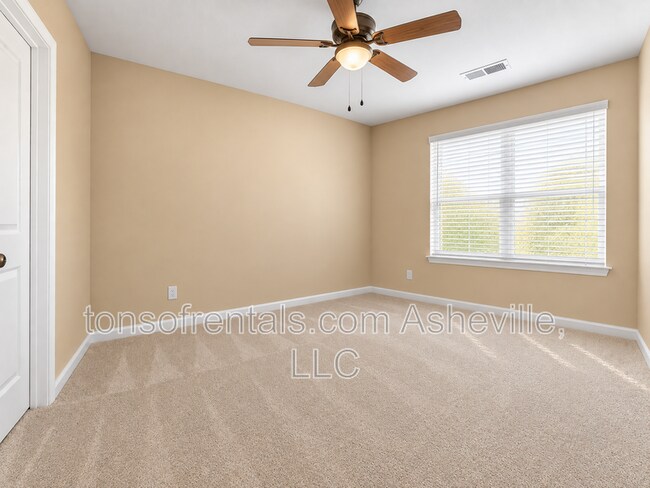 Building Photo - 141 Wheatfield Rd