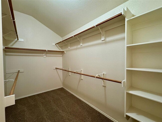 Building Photo - 1692 Amberwood Loop