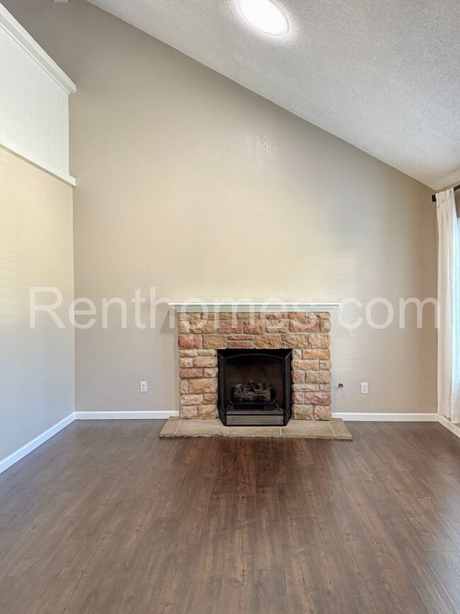 Building Photo - 9911 Ivy St