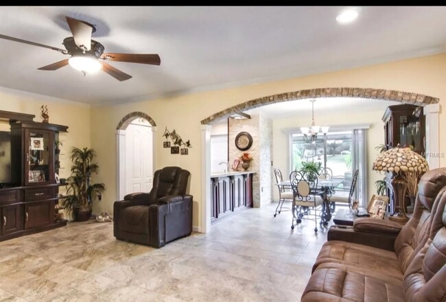 Building Photo - Charming 3BR 2.5 bath Townhome in heat of ...