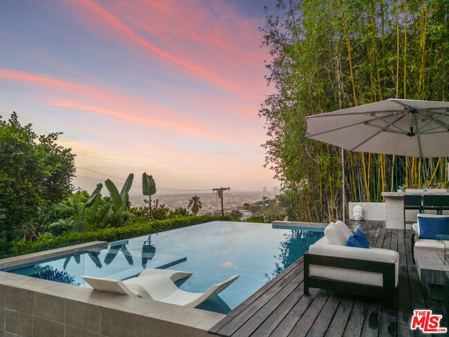 Building Photo - 1717 Sunset Plaza Dr