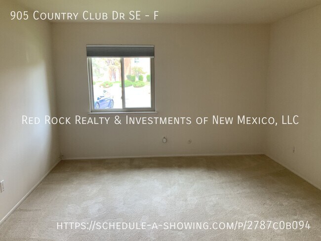 Building Photo - 905 Country Club Dr SE