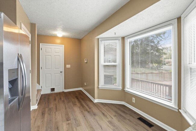 Building Photo - 709 Sandburg Pl