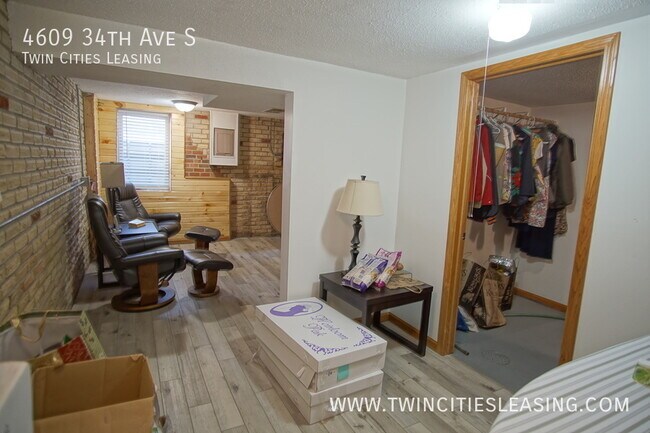 Building Photo - 4609 S 34th Ave