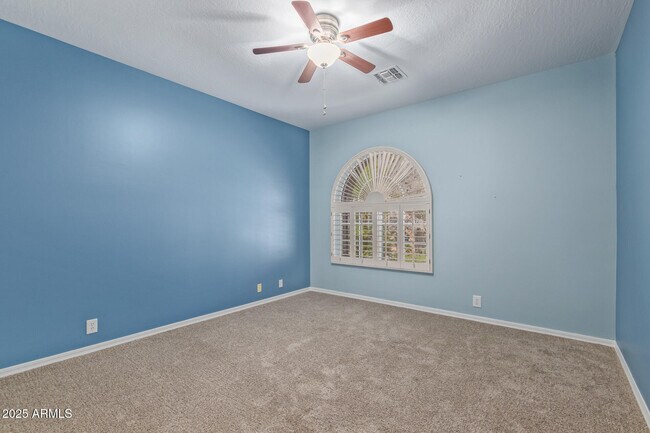 Building Photo - 1211 E Desert Flower Ln
