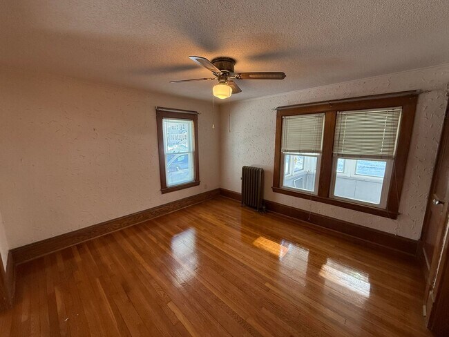 Building Photo - 99-101-101 Mooreland St